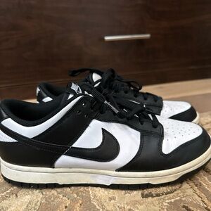 Nike Panda Dunks Women’s Black and White Sneakers. Women’s 9.5